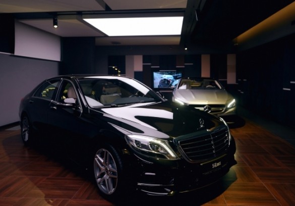 Mercedes-Benz открыл крупнейший автосалон на северо-западе