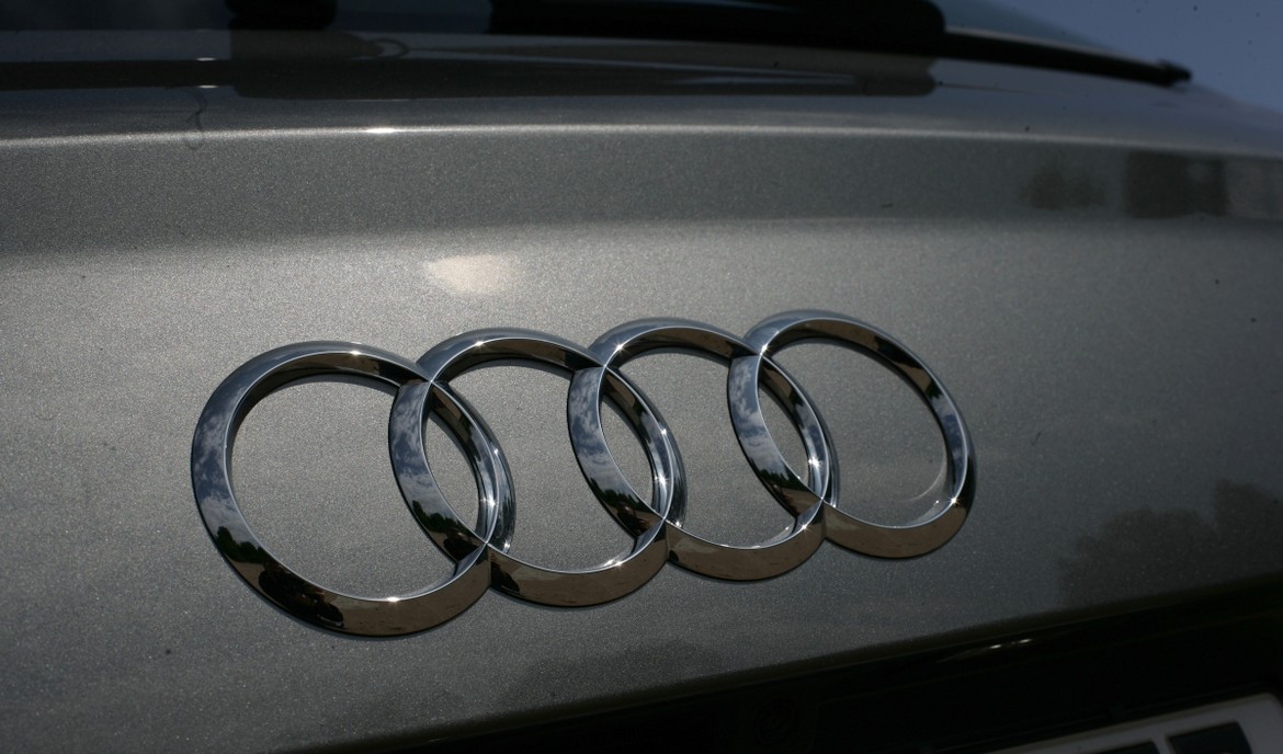 В России отзовут 5 тысяч автомобилей Lada и 14 тысяч Audi