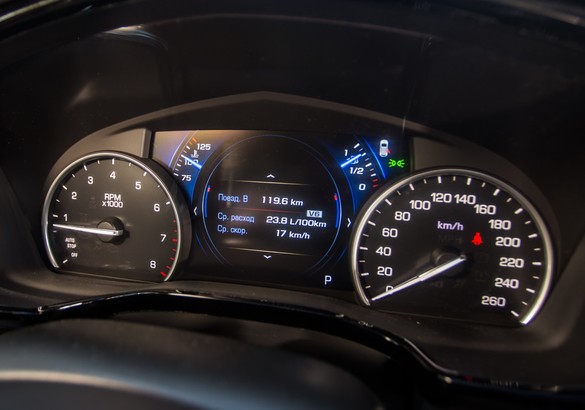 Тест-драйв Land Rover Discovery Sport и Cadillac XT5: в шаге от успеха