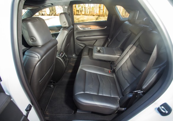 Тест-драйв Land Rover Discovery Sport и Cadillac XT5: в шаге от успеха