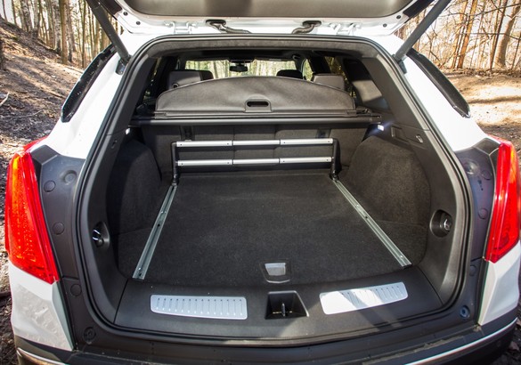 Тест-драйв Land Rover Discovery Sport и Cadillac XT5: в шаге от успеха