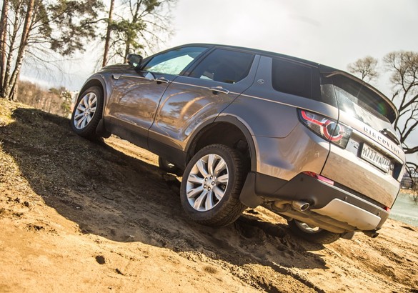 Тест-драйв Land Rover Discovery Sport и Cadillac XT5: в шаге от успеха