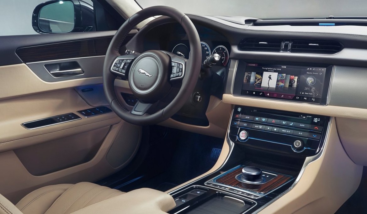 Jaguar представил XF универсал