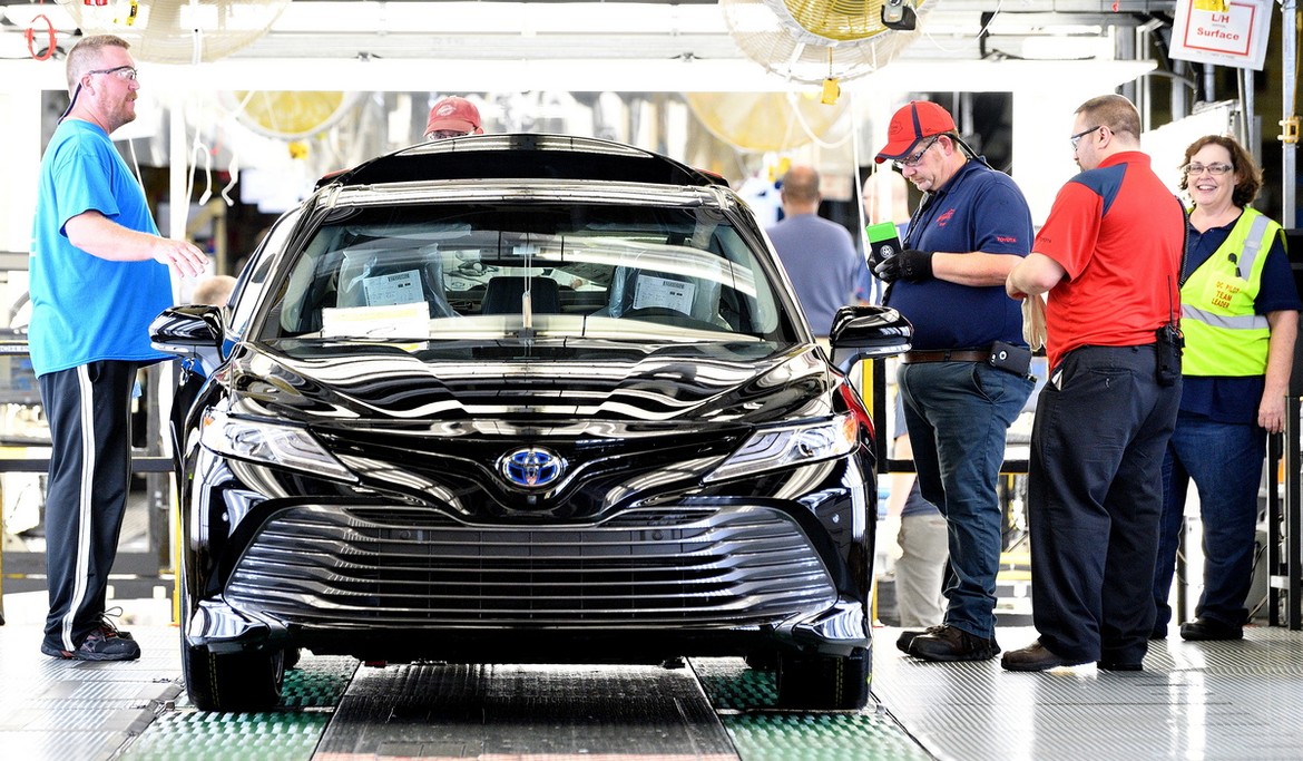 Новая Toyota Camry встала на конвейер