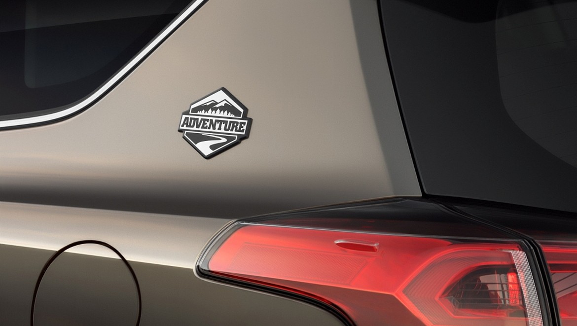 «Внедорожная» спецверсия Toyota RAV4 доехала до России