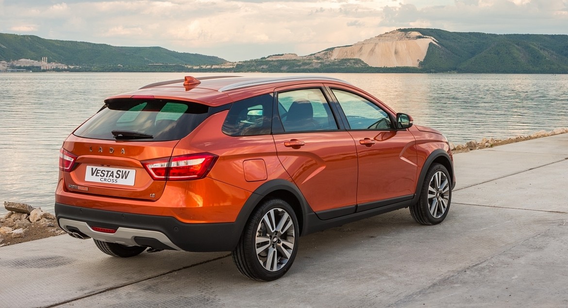 АвтоВАЗ показал интерьер Lada Vesta SW Cross