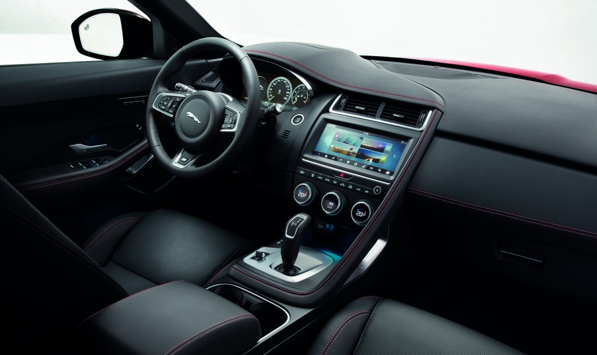 Jaguar официально представил новый E-Pace