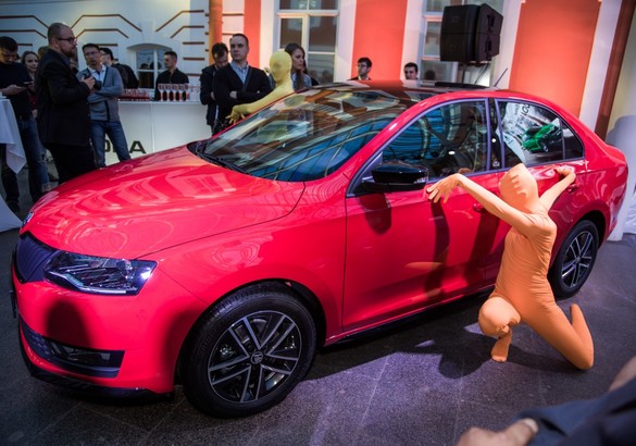 В России стартовали продажи Skoda Rapid FL: в Петербурге машину встретили с помпой