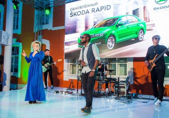 В России стартовали продажи Skoda Rapid FL: в Петербурге машину встретили с помпой