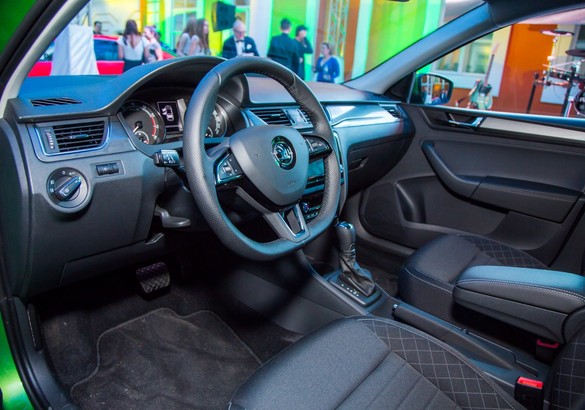 В России стартовали продажи Skoda Rapid FL: в Петербурге машину встретили с помпой