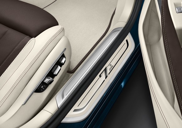 «Семерка» BMW получила новую спецверсию