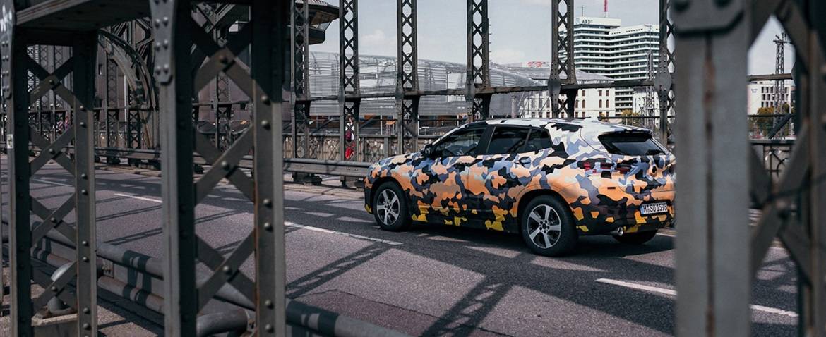 BMW рассекретила облик нового кроссовера X2