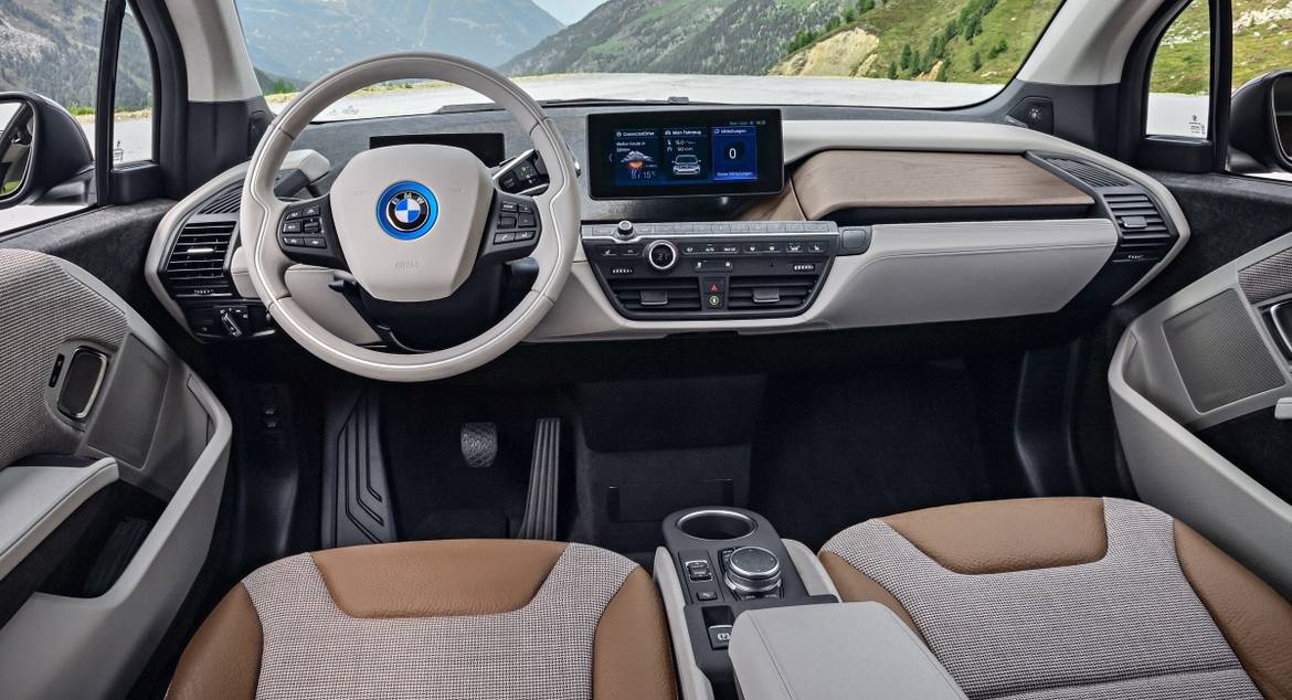 BMW i3 обновился и получил спортивную версию