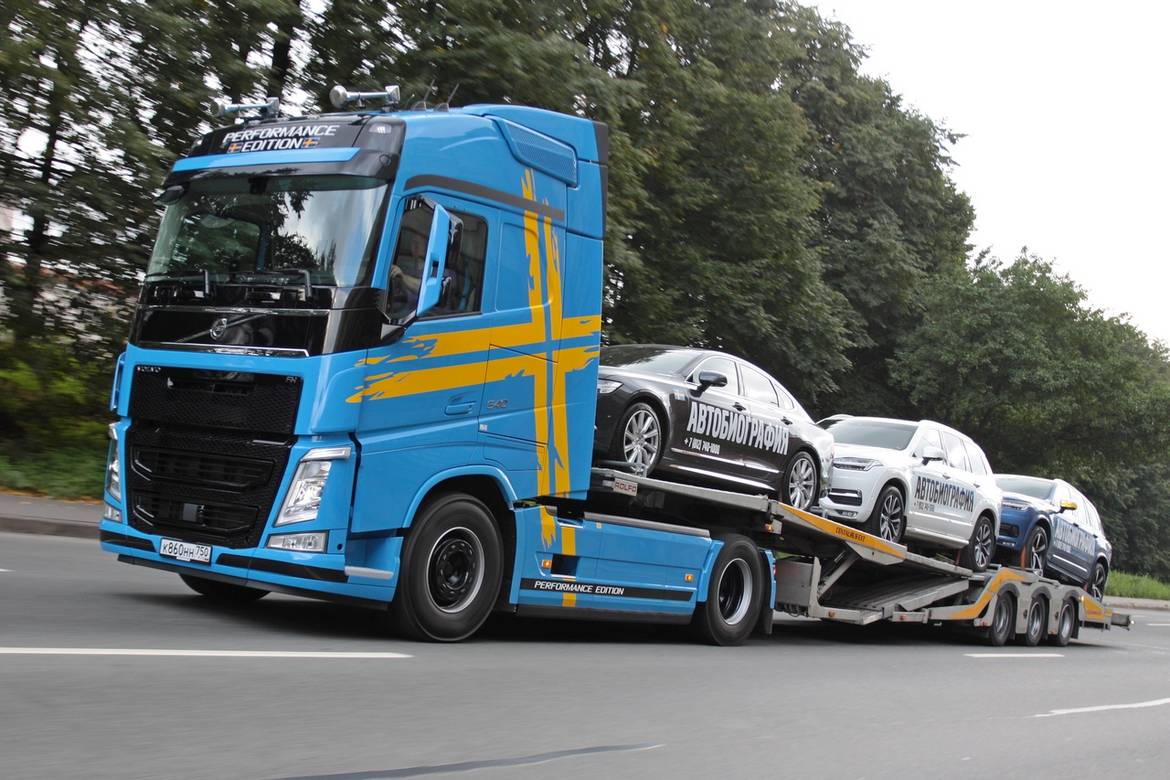 Volvo оригинально представила в Петербурге обновленные тягачи FH