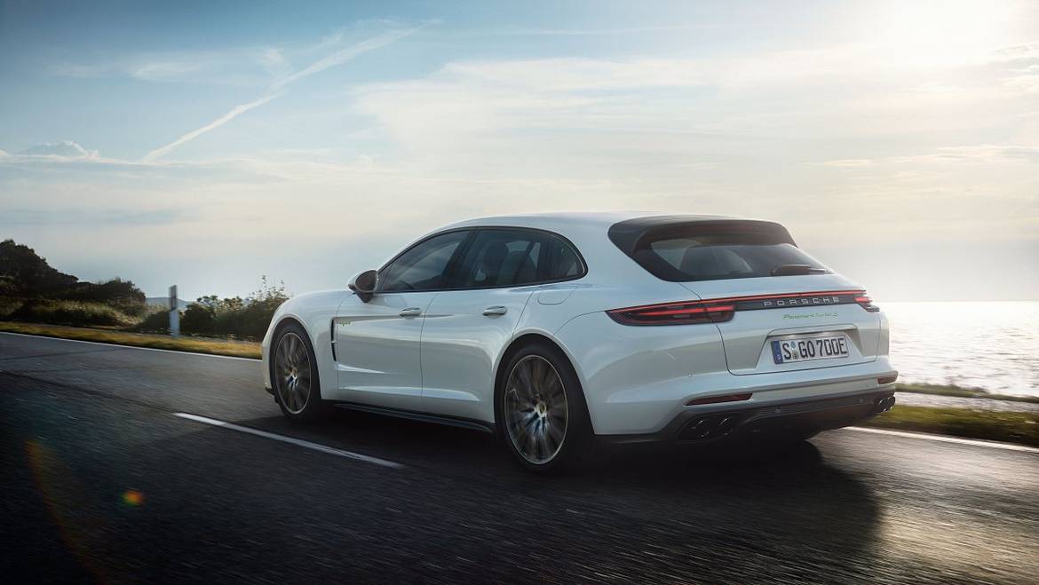 Топовая версия универсала Porsche Panamera стала гибридной