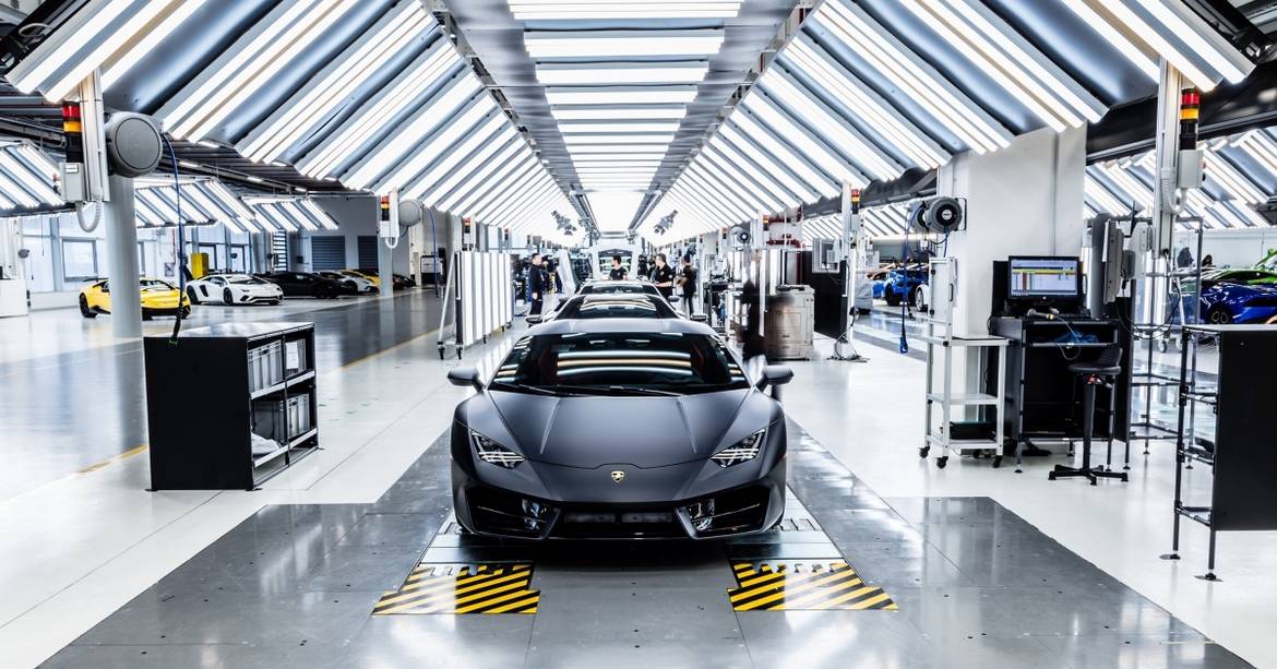 Lamborghini показала Urus на сборочной линии