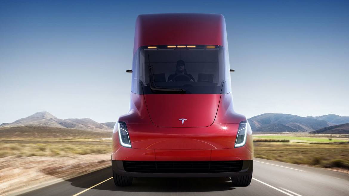 Tesla представила свой первый грузовик