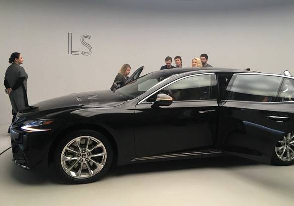Lexus представил в России новый LS