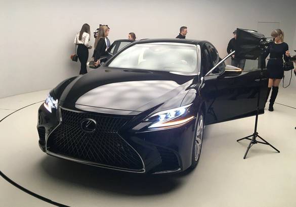 Lexus представил в России новый LS