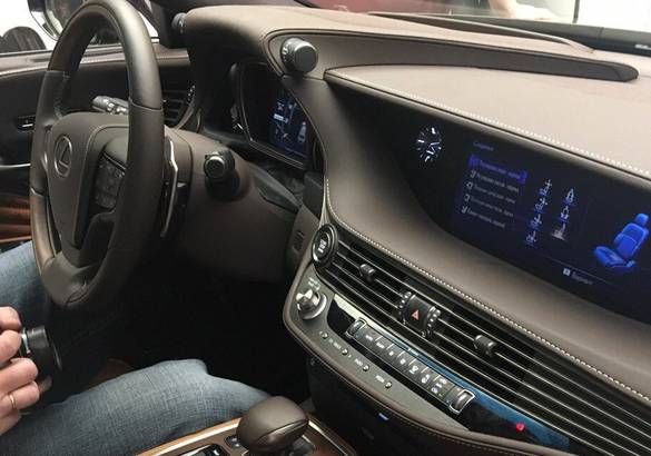 Lexus представил в России новый LS