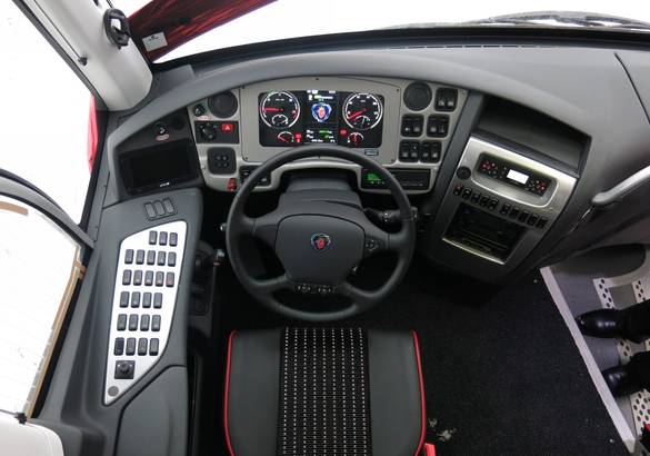Scania передала Lux Express Group новые автобусы Irizar