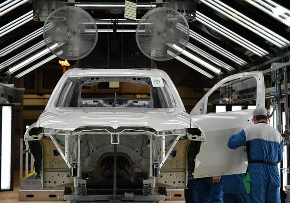 BMW выпустил пробную партию новых X7