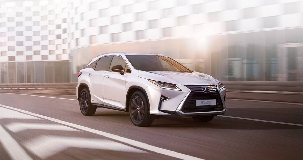 Новый Lexus RX L получил российский ценник