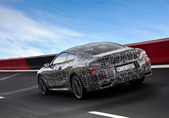 BMW испытывает новую «восьмерку»