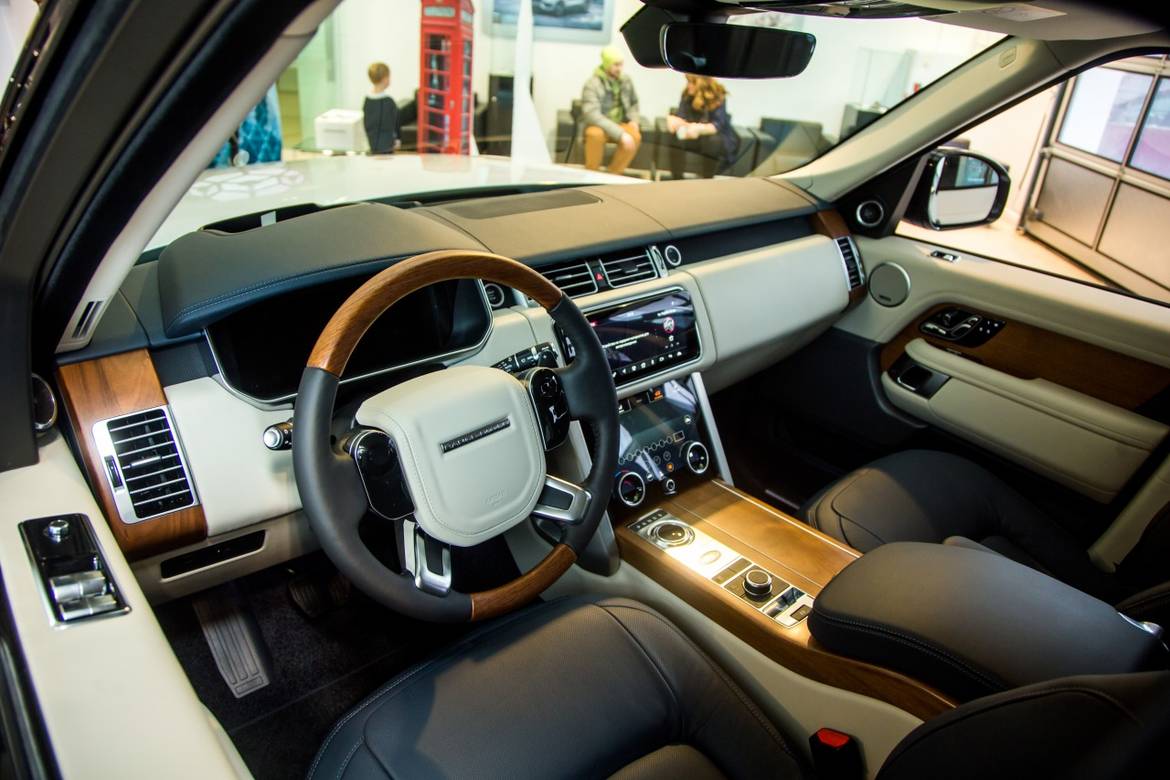 В Петербурге представили обновленные Range Rover и Range Rover Sport