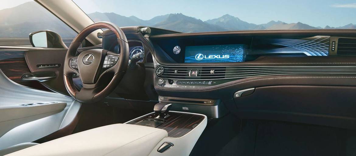 Lexus начинает продажи своего флагмана в России