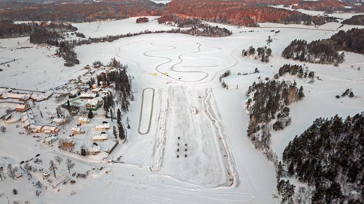 Renault Winter Driving School: снег и лед нам не страшны