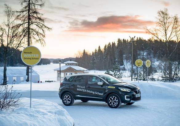 Renault Winter Driving School: снег и лед нам не страшны