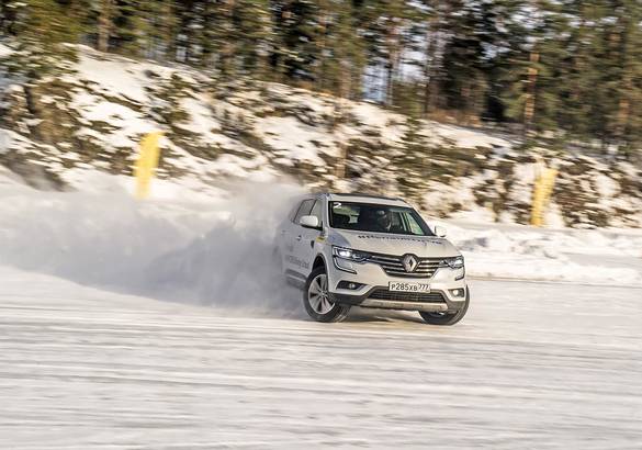 Renault Winter Driving School: снег и лед нам не страшны