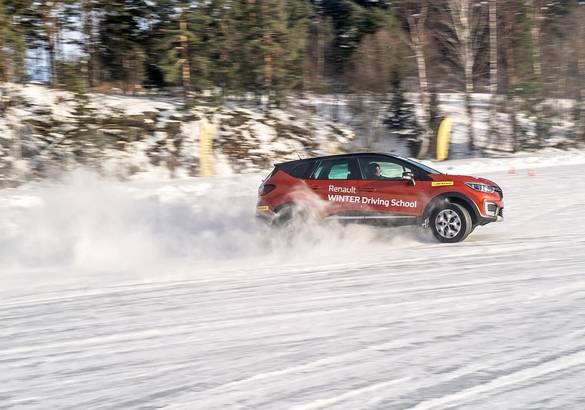 Renault Winter Driving School: снег и лед нам не страшны