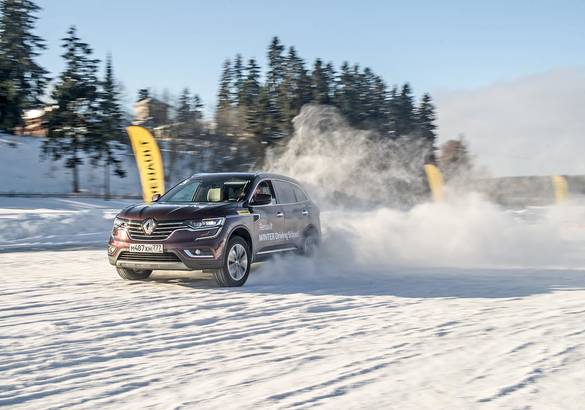 Renault Winter Driving School: снег и лед нам не страшны