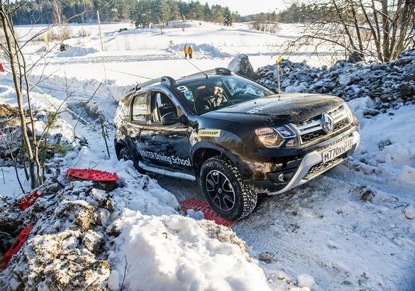Renault Winter Driving School: снег и лед нам не страшны