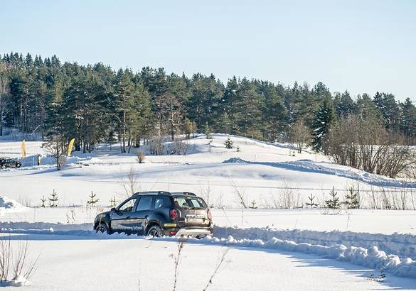 Renault Winter Driving School: снег и лед нам не страшны
