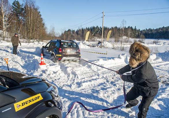 Renault Winter Driving School: снег и лед нам не страшны