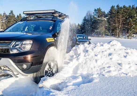 Renault Winter Driving School: снег и лед нам не страшны