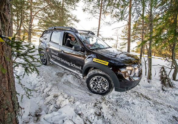 Renault Winter Driving School: снег и лед нам не страшны