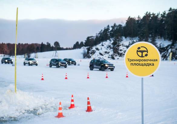 Renault Winter Driving School: снег и лед нам не страшны