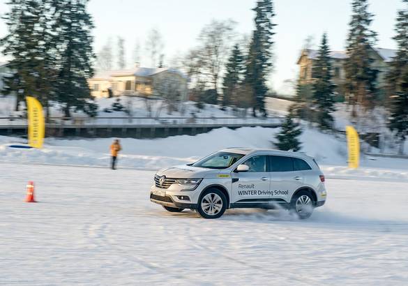 Renault Winter Driving School: снег и лед нам не страшны