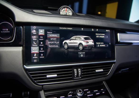 В Петербурге оригинально представили третье поколение Porsche Cayenne