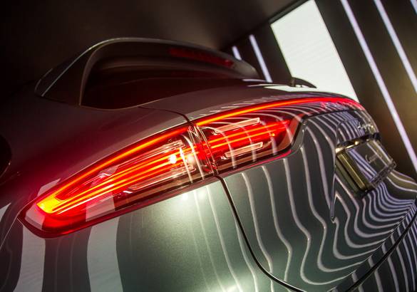 В Петербурге оригинально представили третье поколение Porsche Cayenne