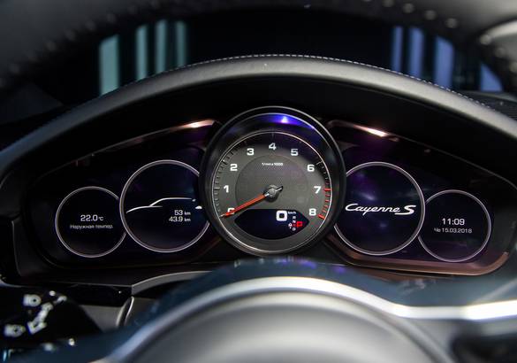 В Петербурге оригинально представили третье поколение Porsche Cayenne