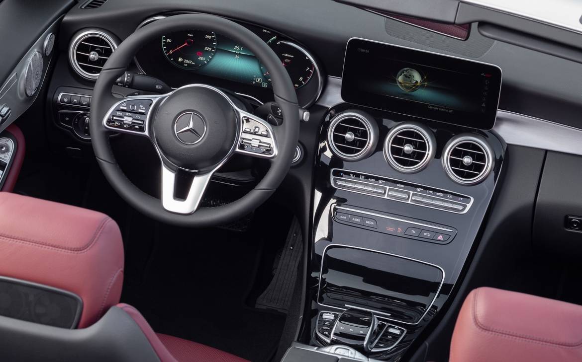 Mercedes привезет в РФ обновленное купе C-Class и снимет с продаж кабриолет и универсал