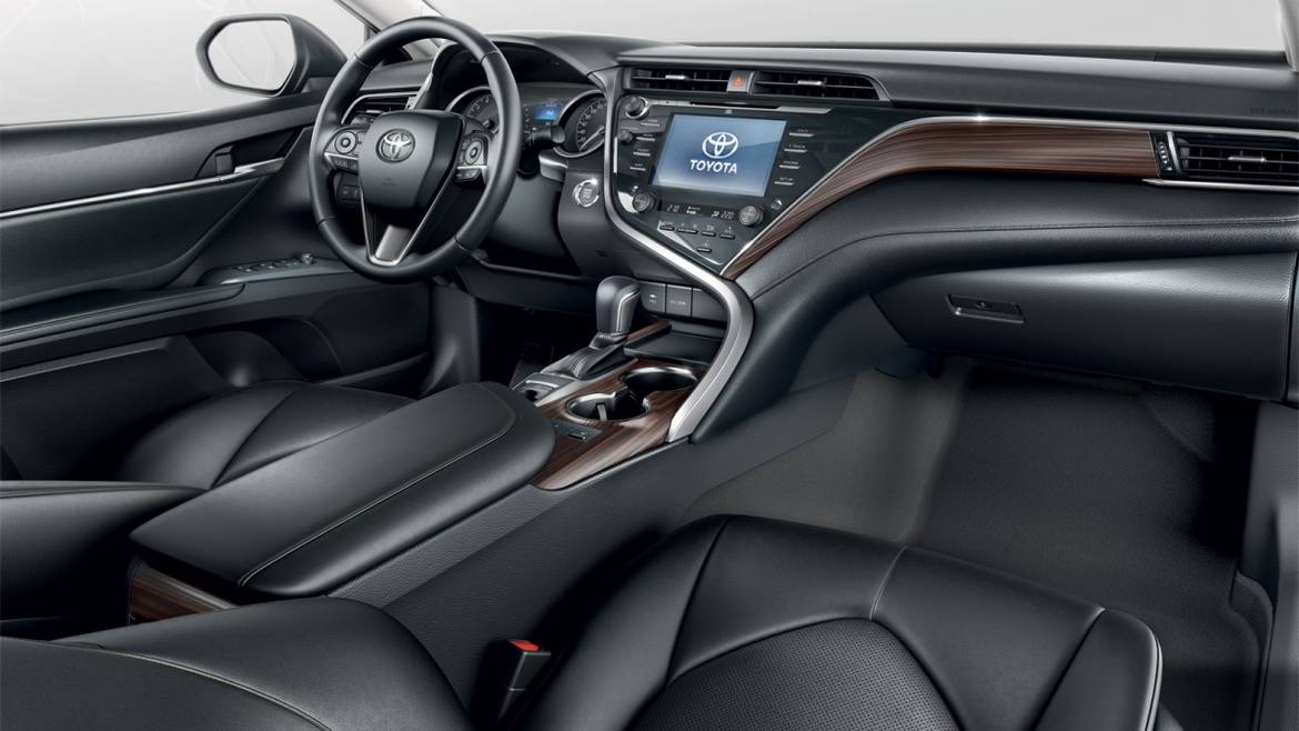 Новая Toyota Camry получила рублевый ценник