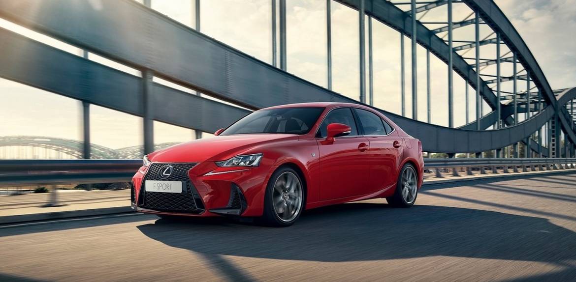 Обновленный Lexus IS доступен для заказа в России