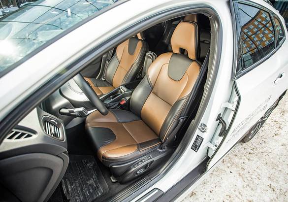 Тест-драйв Subaru XV против Volvo V40 Cross Country: кто они - вседорожники или спортхэтчи?
