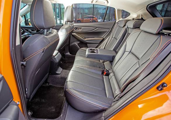 Тест-драйв Subaru XV против Volvo V40 Cross Country: кто они - вседорожники или спортхэтчи?